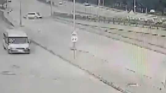 Sürücünün öldüğü feci kaza güvenlik kamerasında