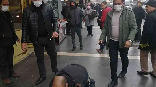 Sürünme numarasıyla dilenen şahıs zabıtadan kaçamadı