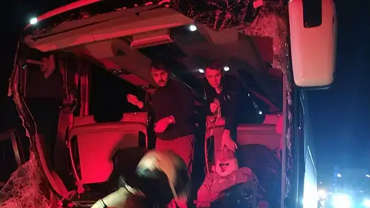 Balıkesir'in Susurluk ilçesinde outlet tesisleri mevkiinde trafik kazasında 33 kişi yaralandı.