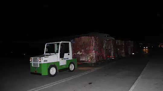 Suudi Arabistan'dan deprem bölgesine 7 uçak dolusu yardım