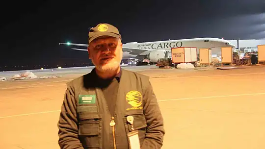 Suudi Arabistan'dan deprem bölgesine 7 uçak dolusu yardım