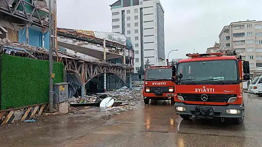 Tadilattaki düğün salonunda yangın