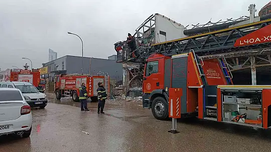 Tadilattaki düğün salonunda yangın