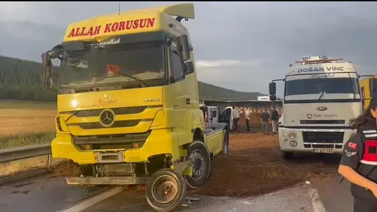 TAG Otoyolu'nda 5 aracın karıştığı kazada ortalık savaş alanına döndü: 2 ölü, 20 yaralı