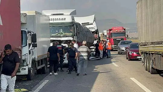 TAG Otoyolu'nda 7 araçlı zincirleme kaza: 1 ölü, 6 yaralı
