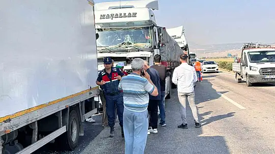 TAG Otoyolu'nda 7 araçlı zincirleme kaza: 1 ölü, 6 yaralı