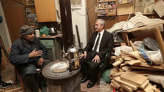 Tahmazoğlu 86 yaşındaki marangoz ustasına misafir oldu