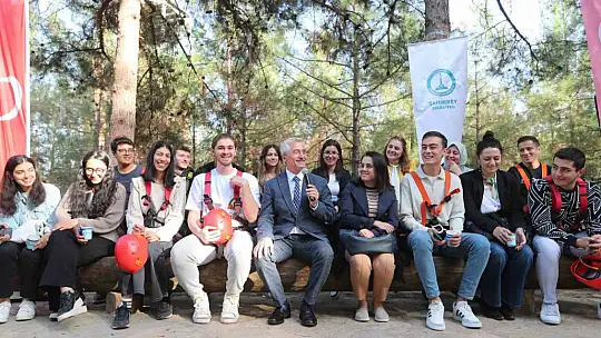 Tahmazoğlu bilim kampında gençlerle bir araya geldi