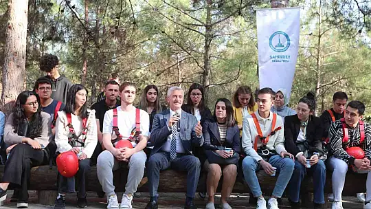 Tahmazoğlu bilim kampında gençlerle bir araya geldi