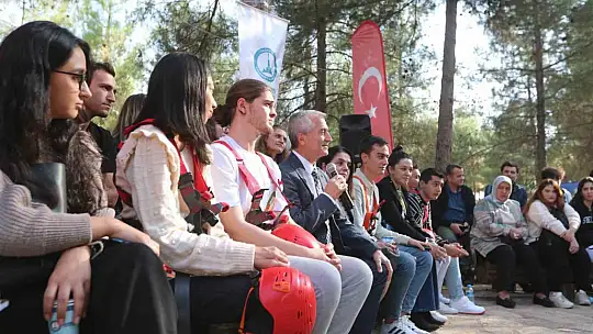 Tahmazoğlu bilim kampında gençlerle bir araya geldi