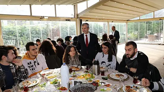 Tahmazoğlu Bursa'daki ve Konya'daki Şahinbeyli öğrencilerle bir araya geldi