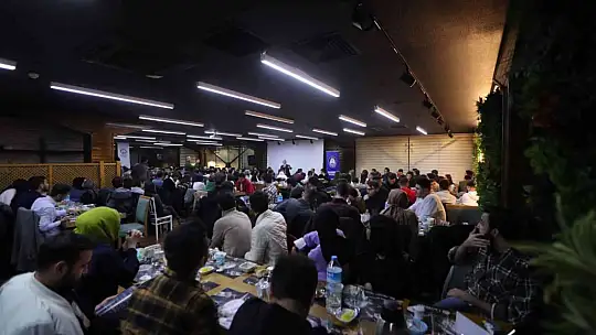 Tahmazoğlu Bursa'daki ve Konya'daki Şahinbeyli öğrencilerle bir araya geldi
