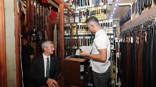 Tahmazoğlu, esnafla bir arada
