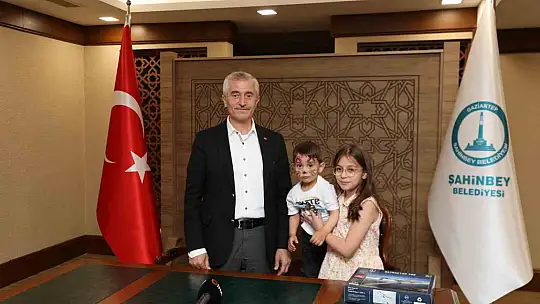 Tahmazoğlu koltuğunu depremzede öğrenciye devretti