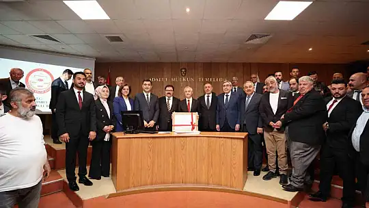 Tahmazoğlu mazbatasını aldı