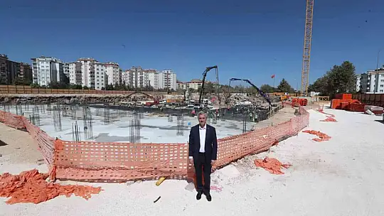 Tahmazoğlu'ndan en büyük ikinci kütüphanede inceleme