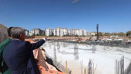 Tahmazoğlu'ndan en büyük ikinci kütüphanede inceleme
