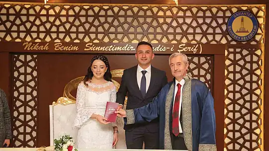 Tahmazoğlu'ndan evlenen gençlere nikah sürprizi