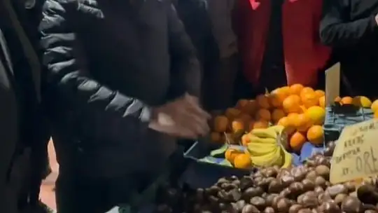 Tahmazoğlu'ndan fahiş fiyatla satış yapan pazarcıya sert tepki