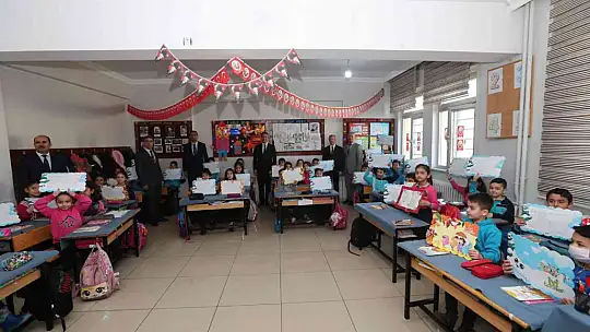 Tahmazoğlu öğrencilerin karne sevincine ortak oldu