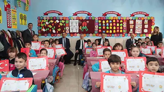 Tahmazoğlu öğrencilerin karne sevincine ortak oldu
