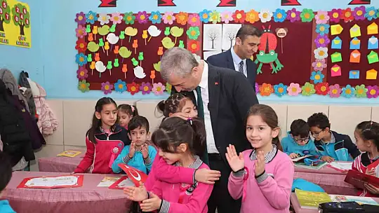 Tahmazoğlu öğrencilerin karne sevincine ortak oldu