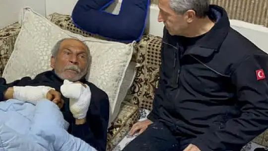 Tahmazoğlu sele kapılan Reşat Ayva'yı evinde ziyaret etti