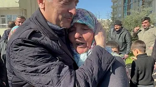 Tahmazoğlu, yan yattı denilen konutları ziyaret etti