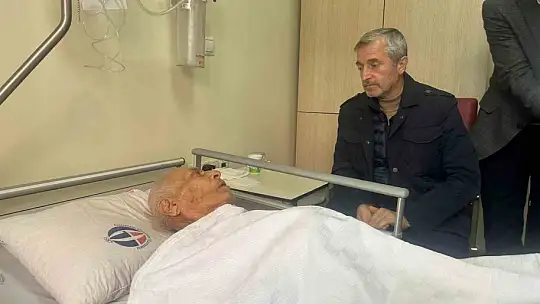 Tahmazoğlu yaralı depremzedeleri hastanede ziyaret etti