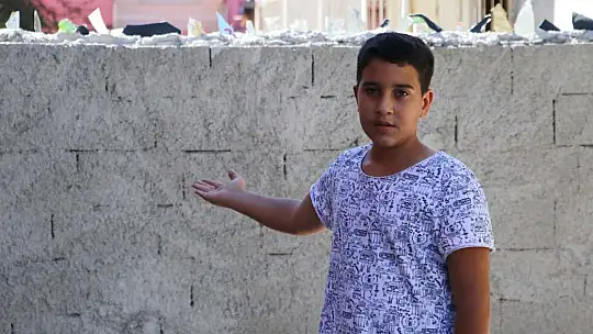 Tapulu arazim diyerek sokağı duvar örerek kapattı