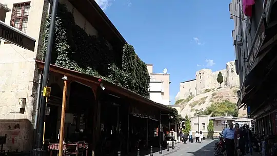 Tarihi kahvehane 25 yıldır sarmaşıkla kaplı