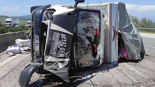 Tarım işçilerini taşıyan kamyonet devrildi: 8'i ağır 15 yaralı