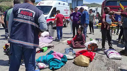 Tarım işçilerini taşıyan kamyonet devrildi: 8'i ağır 15 yaralı