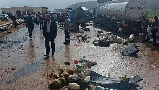 Tarım işçilerini taşıyan minibüs hafriyat kamyonu ile çarpıştı: 1 ölü, çok sayıda yaralı var