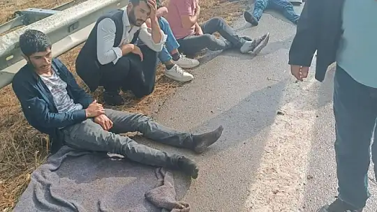 Tarım işçilerini taşıyan minibüs hafriyat kamyonu ile çarpıştı: 1 ölü, çok sayıda yaralı var