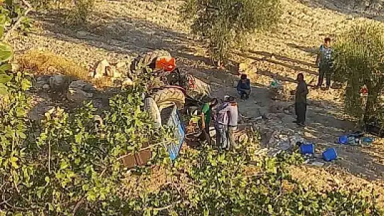 Tarım işçilerini taşıyan traktör şarampole uçtu: 2 ölü, 5 yaralı