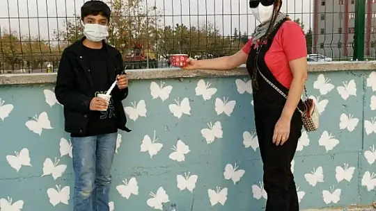 Tedavi gören çocuklar hastane duvarı boyandı