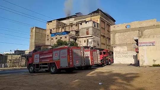 Terlik fabrikasında korkutan yangın