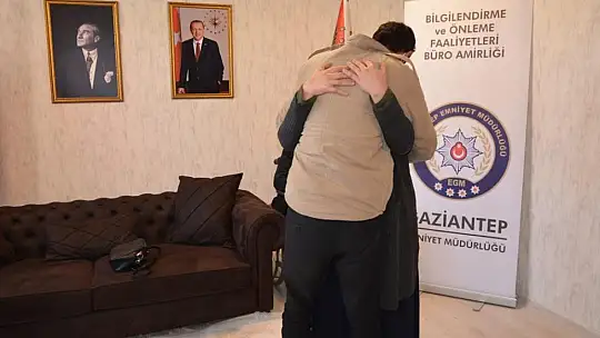 Teslim olmaya ikna edilen terörist, ailesine kavuştu