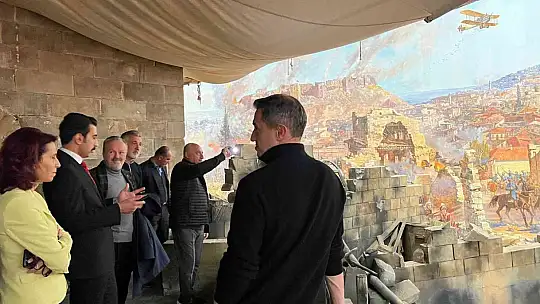 TFF yöneticileri Panorama 25 Aralık Müzesi'ni ziyaret etti