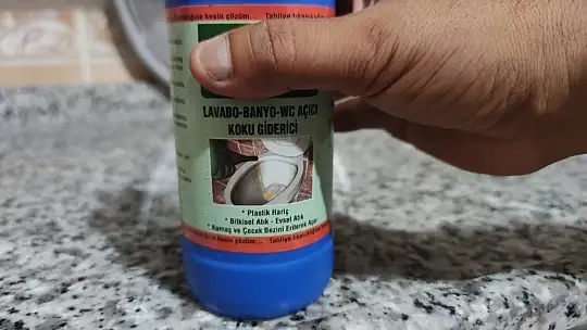 Tıkanan lavaboyu açmak isterken canından oluyordu
