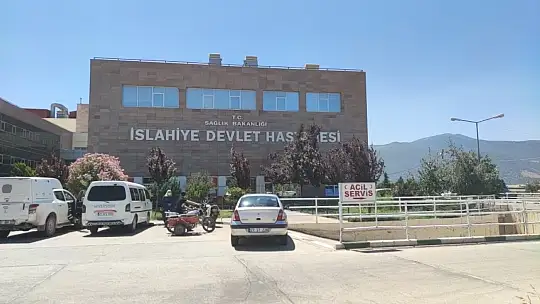 Tıkanan lavaboyu açmak isterken canından oluyordu