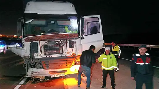 Tır otomobile arkadan çarptı: 3 yaralı
