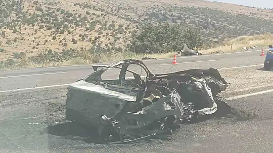 Tıra çarpan otomobil alev aldı: 1 yaralı