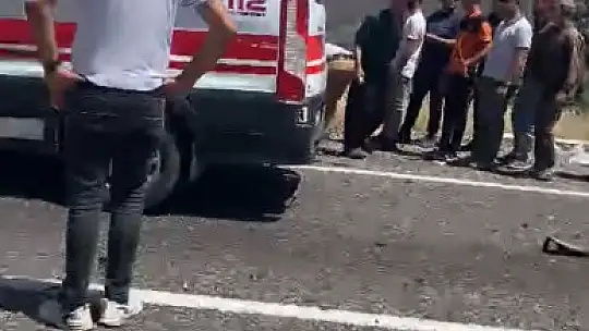 Tıra çarpan otomobil alev aldı: 1 yaralı
