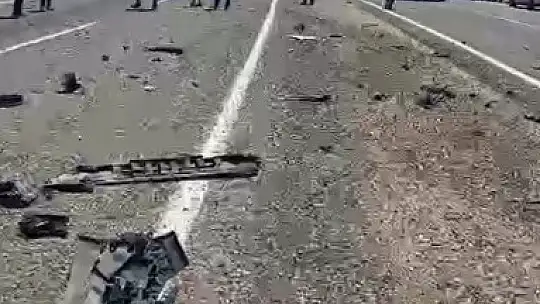 Tıra çarpan otomobil alev aldı: 1 yaralı