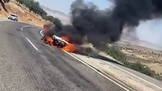 Tıra çarpan otomobil alev aldı: 1 yaralı