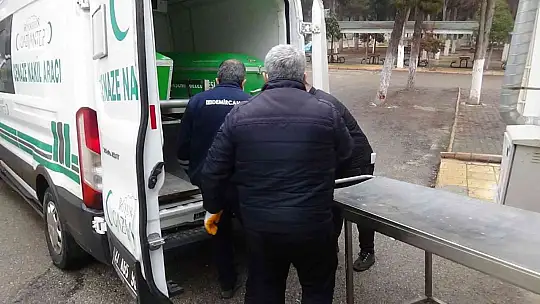 Tırın çarptığı motosikletteki kadın hayatını kaybetti