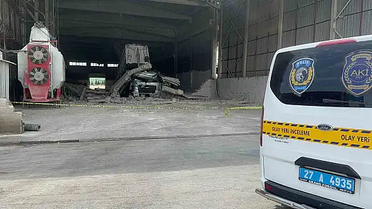 Tırının damperini açık unutması hayatına mal oldu