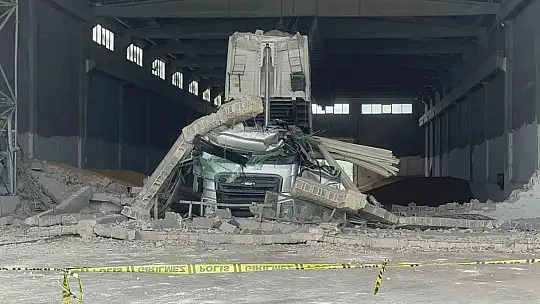 Tırının damperini açık unutması hayatına mal oldu